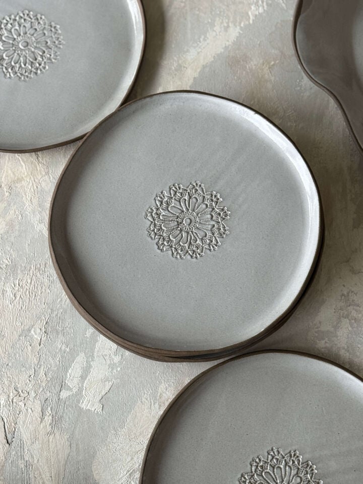 ÖN SİPARİŞ - Stoneware Dantelli Yemek Tabağı