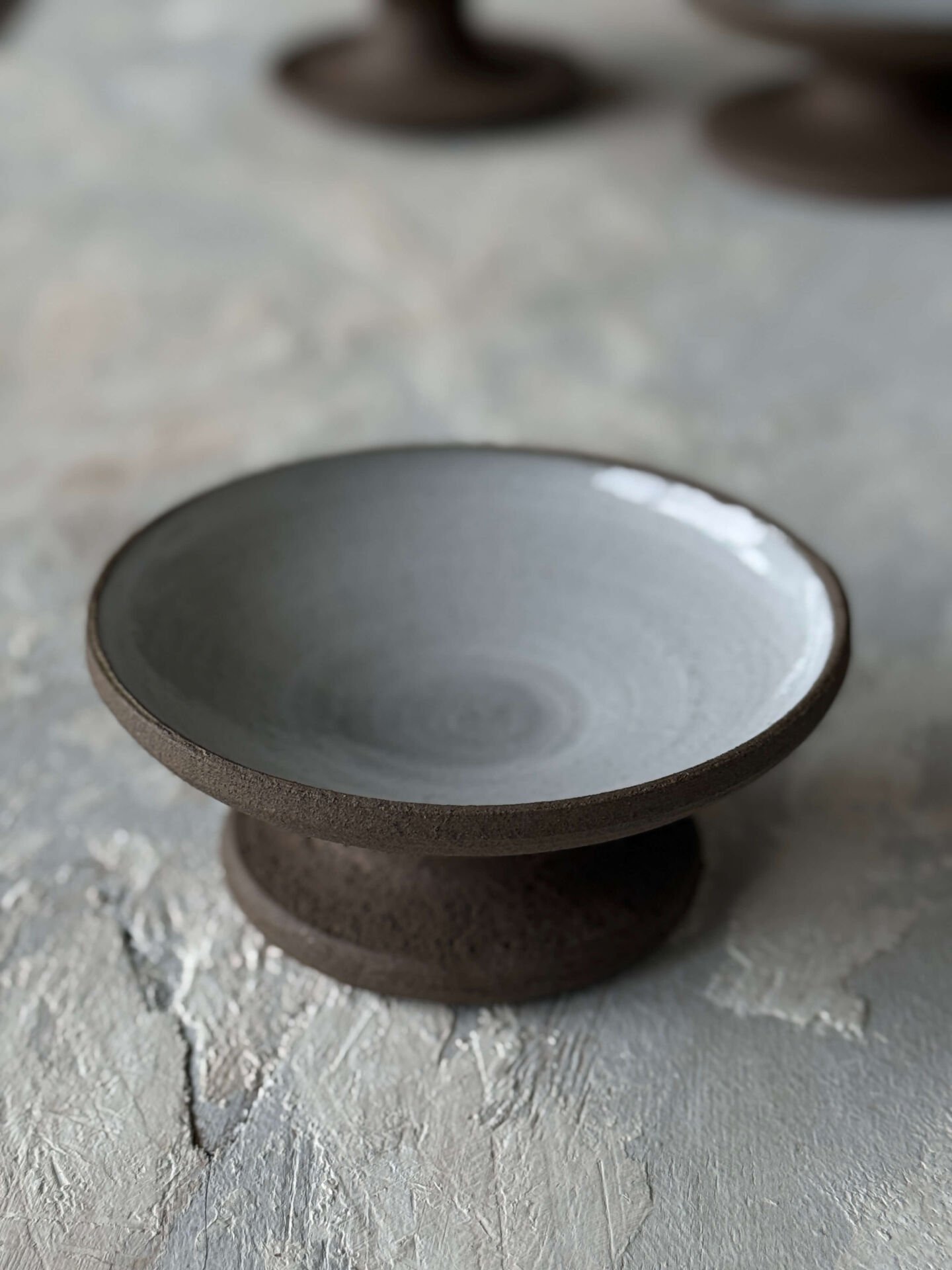 Stoneware Mini Ayaklı Sunum Tabağı