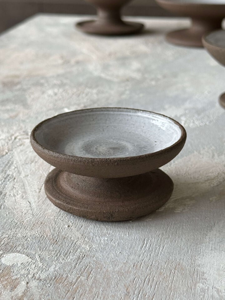 Stoneware Mini Ayaklı Sunum Tabağı