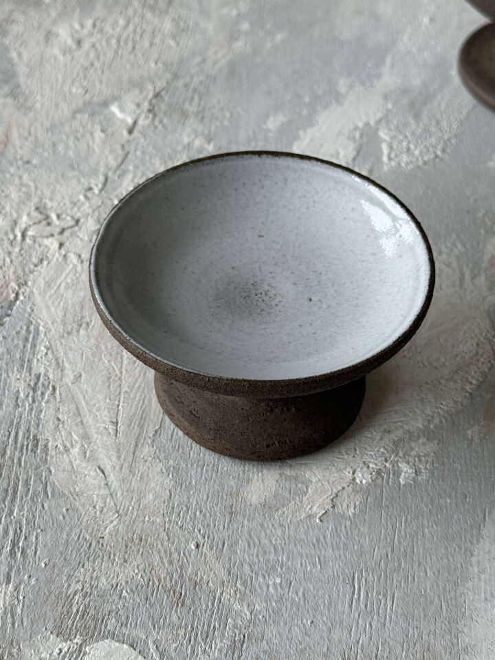 Stoneware Mini Ayaklı Sunum Tabağı