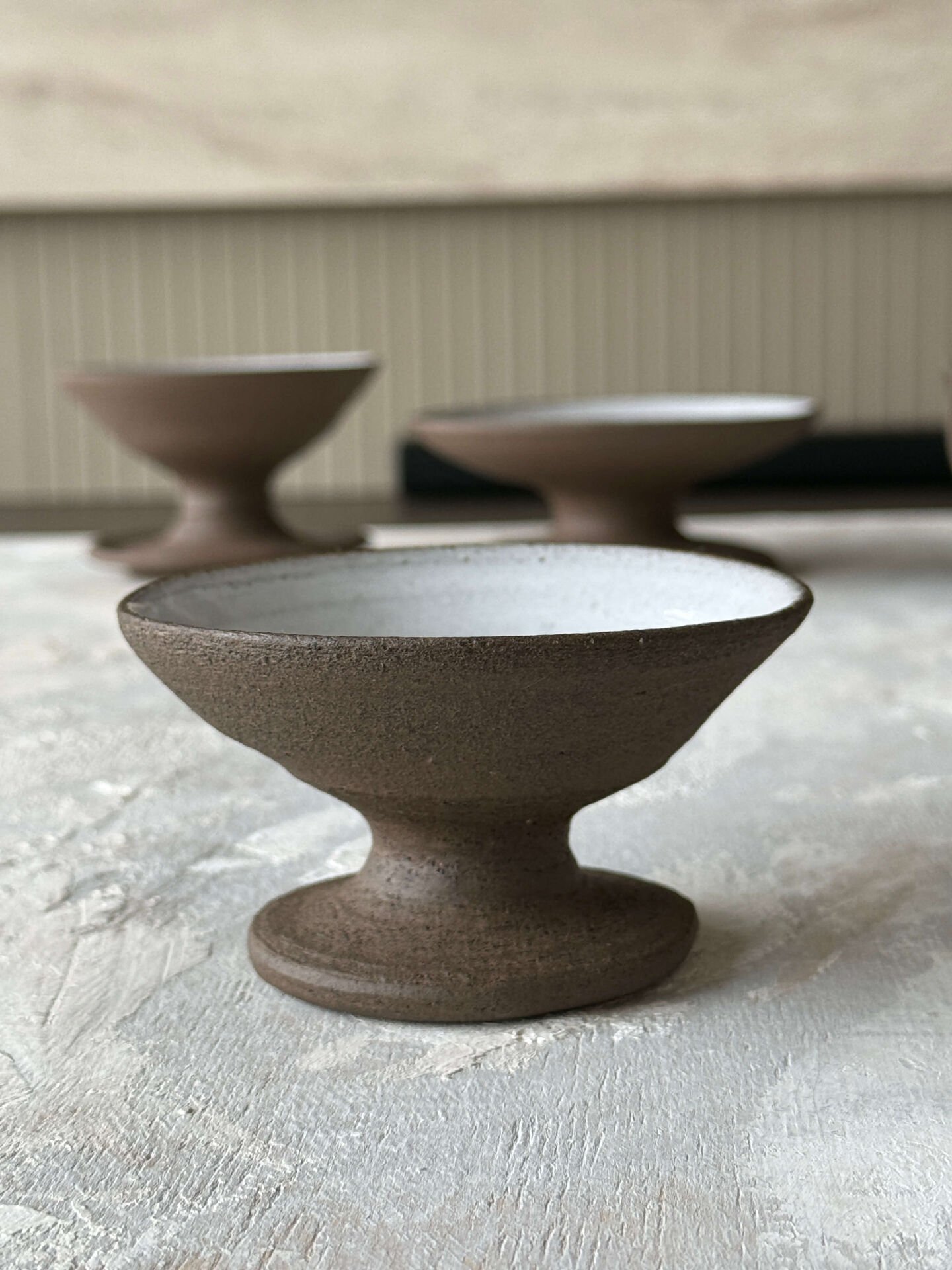 Stoneware Mini Ayaklı Sunum Tabağı